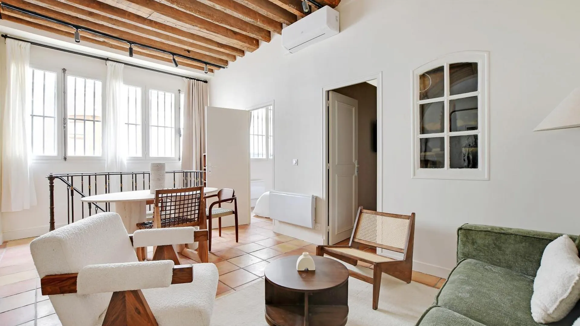 Appartement Duplex In Saint-Germain-Des-Pres contacts